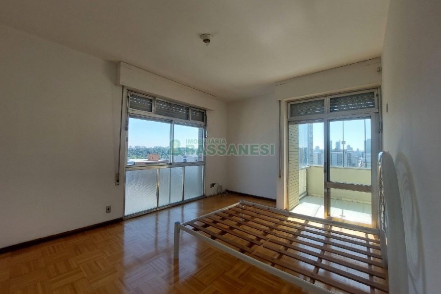 Apartamento com 270m², 4 dormitórios, no bairro Centro em Caxias do Sul para Alugar ou Comprar