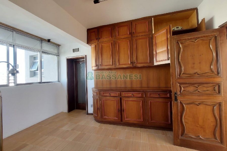 Apartamento com 270m², 4 dormitórios, no bairro Centro em Caxias do Sul para Alugar ou Comprar