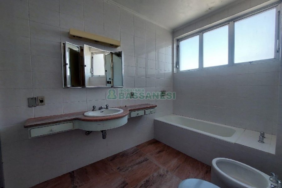 Apartamento com 270m², 4 dormitórios, no bairro Centro em Caxias do Sul para Alugar ou Comprar