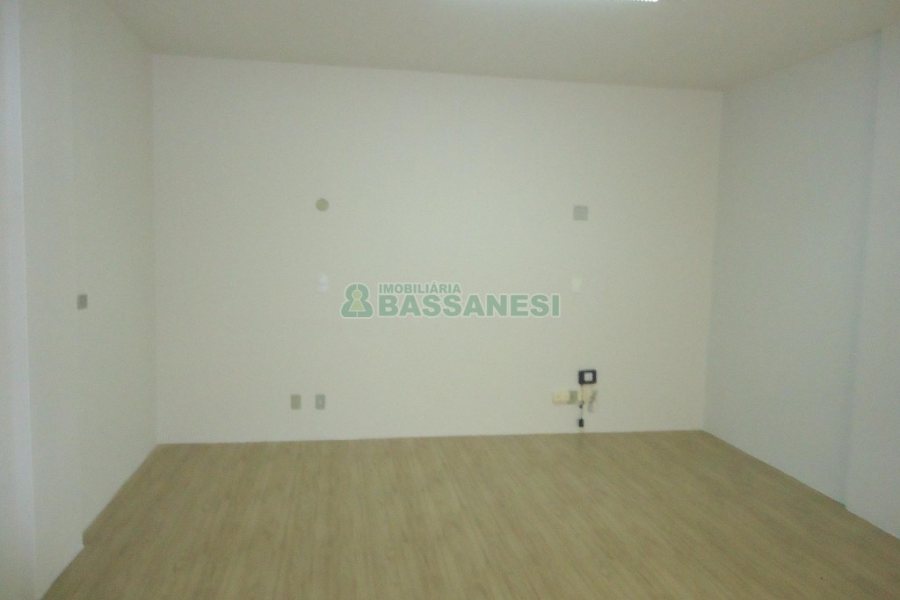 Sala com 21m², no bairro Centro em Caxias do Sul para Alugar