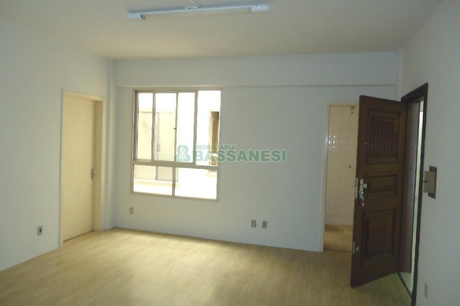 Sala com 21m², no bairro Centro em Caxias do Sul para Alugar