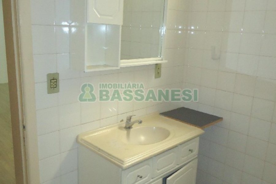 Sala com 21m², no bairro Centro em Caxias do Sul para Alugar