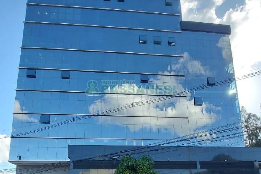 Sala com 64m², 1 vaga, no bairro Lourdes em Caxias do Sul para Comprar