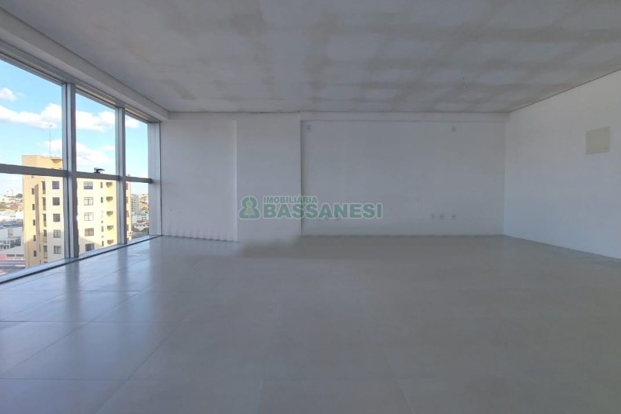 Sala com 64m², 1 vaga, no bairro Lourdes em Caxias do Sul para Comprar