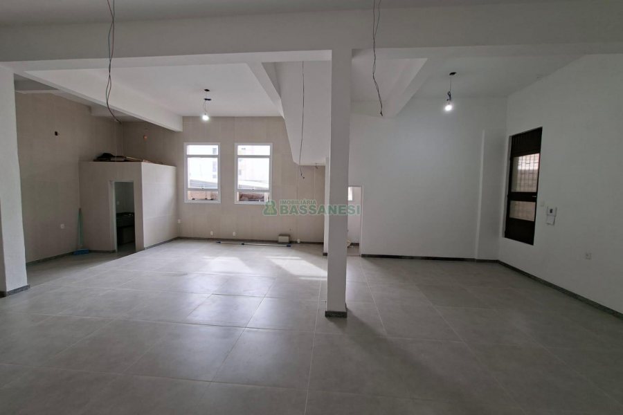 Loja com 140m², 1 vaga, no bairro Pio X em Caxias do Sul para Alugar