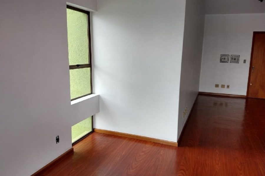 Sala com 35m², no bairro Rio Branco em Caxias do Sul para Comprar
