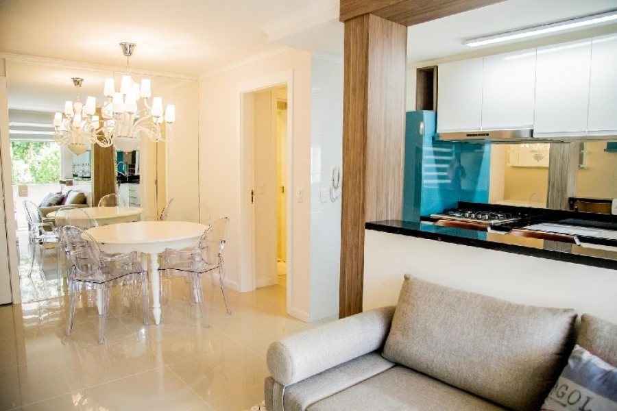 Apto Mobiliado com 64m², 2 dormitórios, 2 vagas, no bairro Petrópolis em Caxias do Sul para Alugar