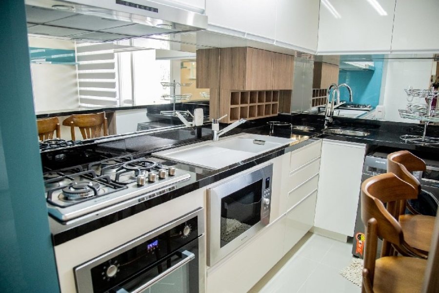 Apto Mobiliado com 64m², 2 dormitórios, 2 vagas, no bairro Petrópolis em Caxias do Sul para Alugar