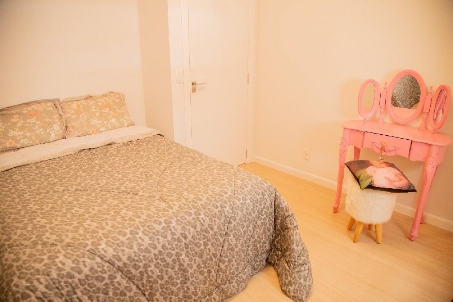 Apto Mobiliado com 64m², 2 dormitórios, 2 vagas, no bairro Petrópolis em Caxias do Sul para Alugar