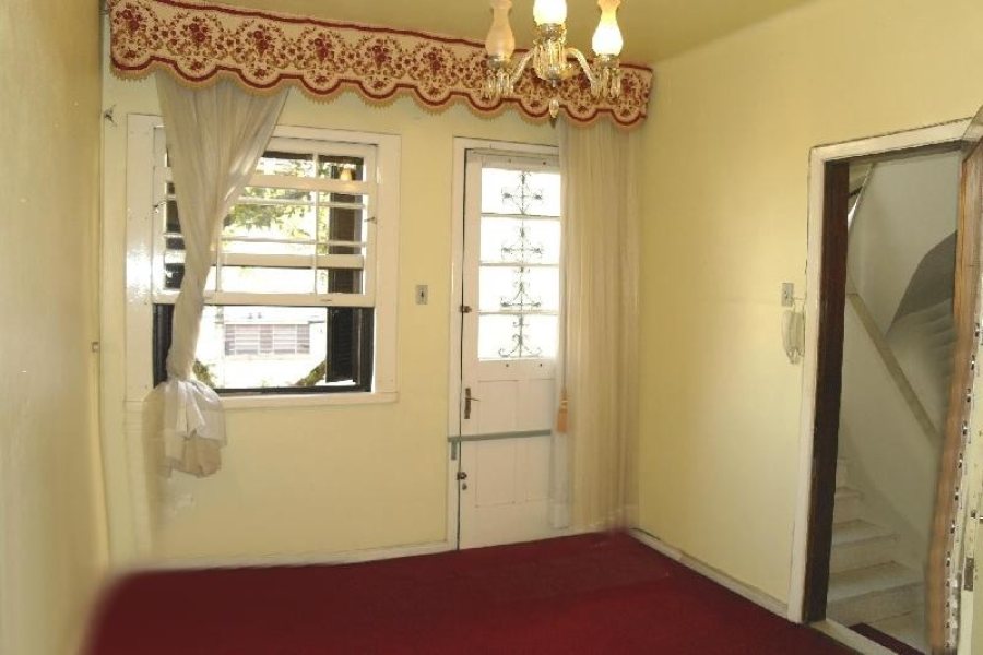 Casa Comercial com 400m², 4 dormitórios, 2 vagas, no bairro Centro em Caxias do Sul para Alugar