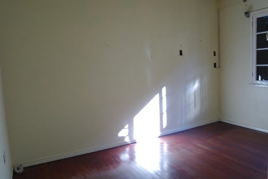 Casa Comercial com 400m², 4 dormitórios, 2 vagas, no bairro Centro em Caxias do Sul para Alugar