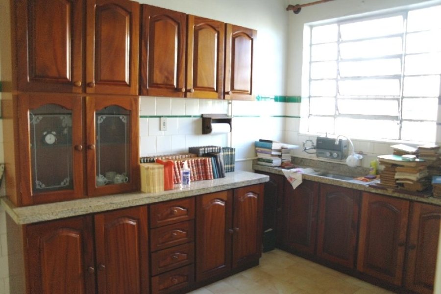 Casa Comercial com 400m², 4 dormitórios, 2 vagas, no bairro Centro em Caxias do Sul para Alugar