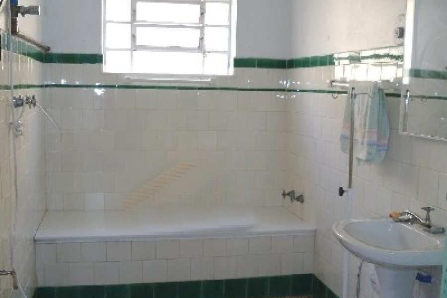 Casa Comercial com 400m², 4 dormitórios, 2 vagas, no bairro Centro em Caxias do Sul para Alugar