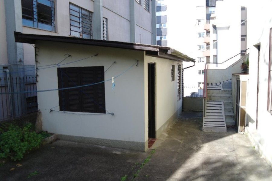 Casa Comercial com 400m², 4 dormitórios, 2 vagas, no bairro Centro em Caxias do Sul para Alugar
