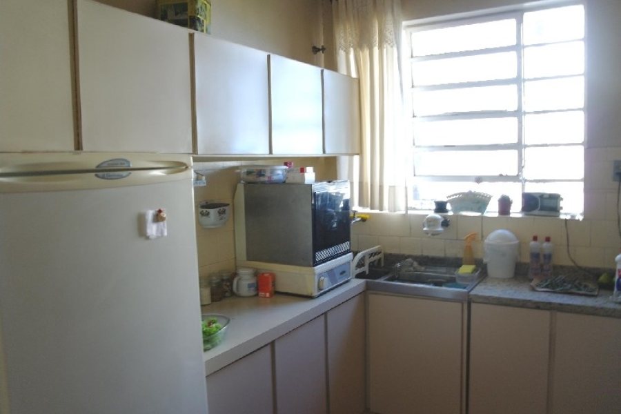 Casa Comercial com 400m², 4 dormitórios, 2 vagas, no bairro Centro em Caxias do Sul para Alugar