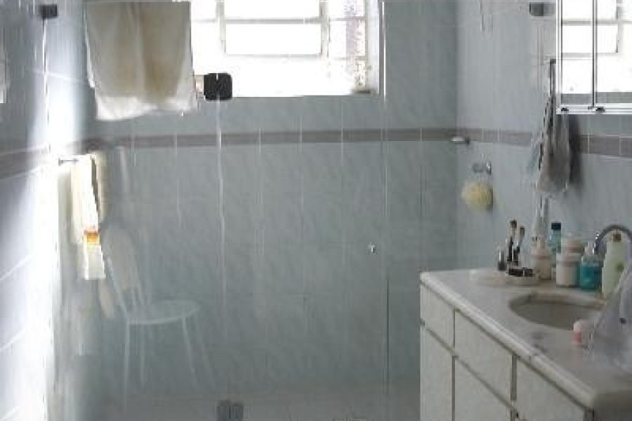 Casa Comercial com 400m², 4 dormitórios, 2 vagas, no bairro Centro em Caxias do Sul para Alugar