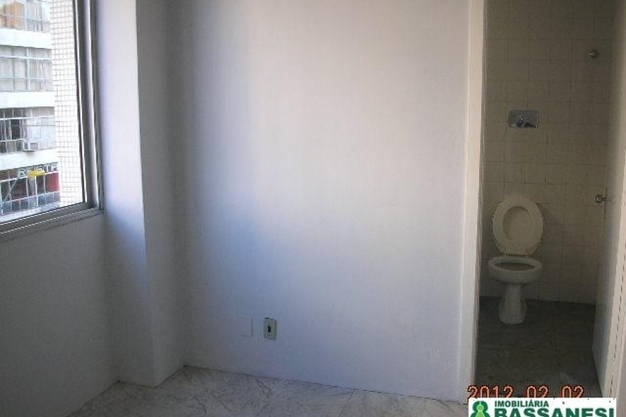 Sala com 21m², no bairro Centro em Caxias do Sul para Alugar