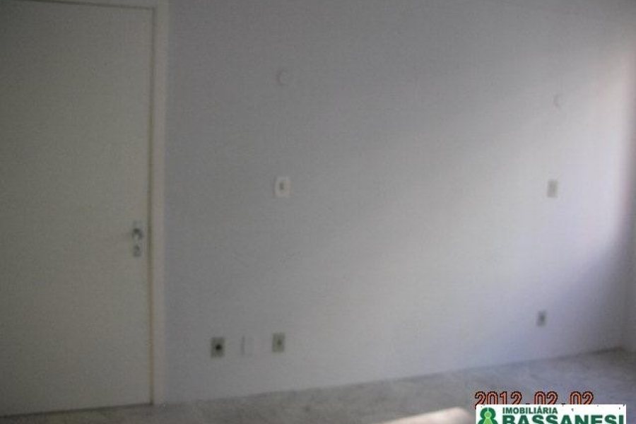 Sala com 21m², no bairro Centro em Caxias do Sul para Alugar