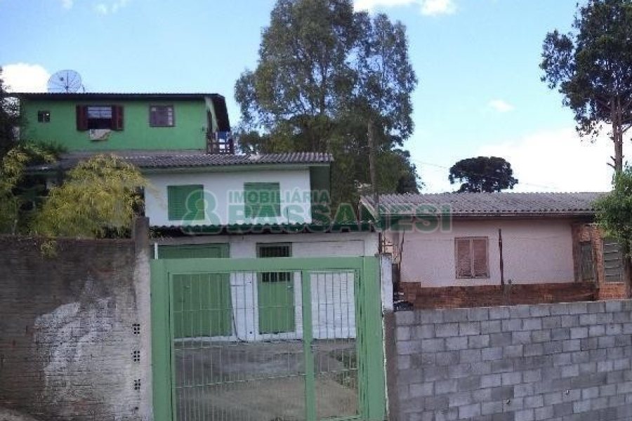 Casa com 63m², 2 dormitórios, 1 vaga, no bairro Planalto em Caxias do Sul para Comprar