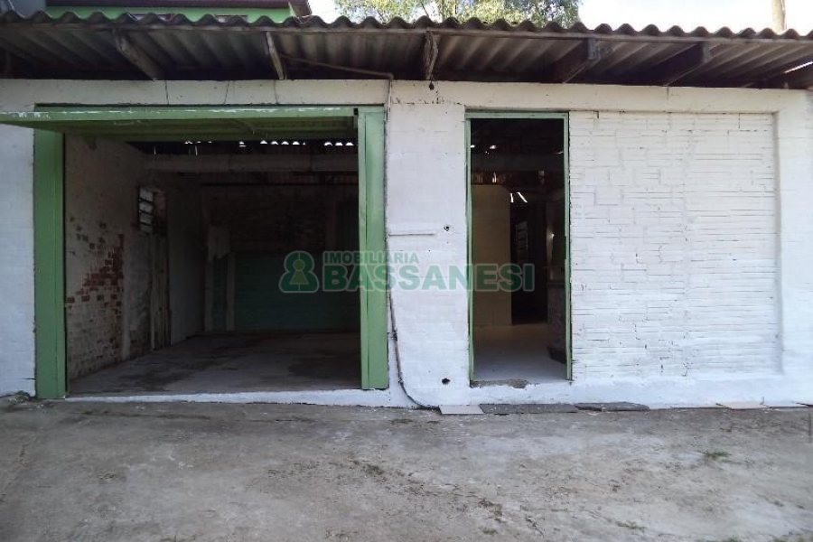 Casa com 63m², 2 dormitórios, 1 vaga, no bairro Planalto em Caxias do Sul para Comprar