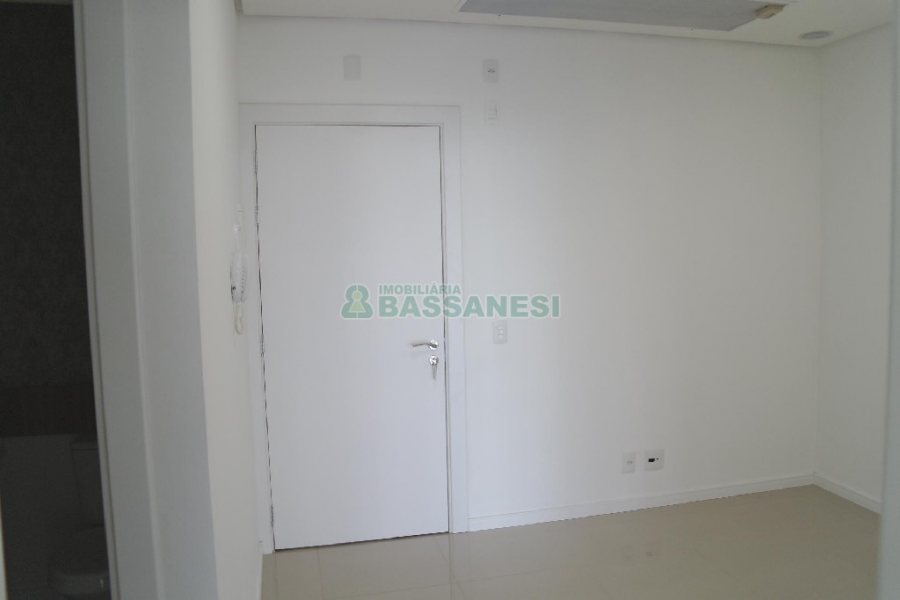 Sala com 46m², 1 vaga, no bairro São Pelegrino em Caxias do Sul para Comprar