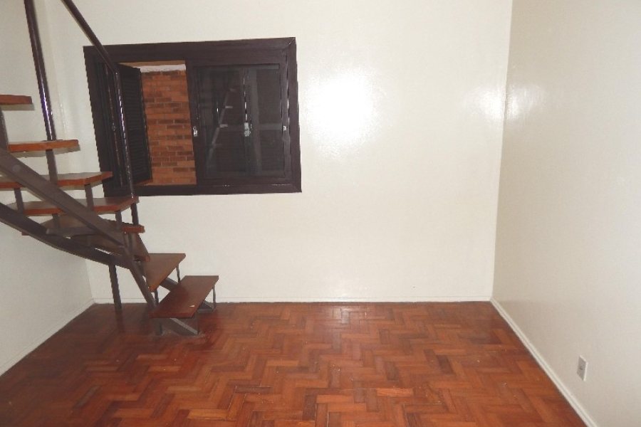 Casa com 265m², 4 dormitórios, 1 vaga, no bairro Panazzolo em Caxias do Sul para Comprar