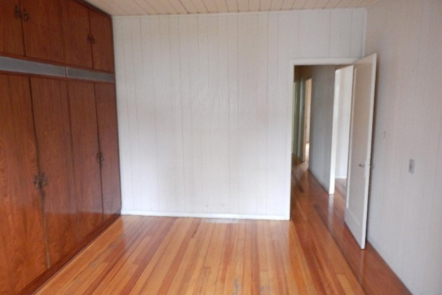 Casa com 265m², 4 dormitórios, 1 vaga, no bairro Panazzolo em Caxias do Sul para Comprar