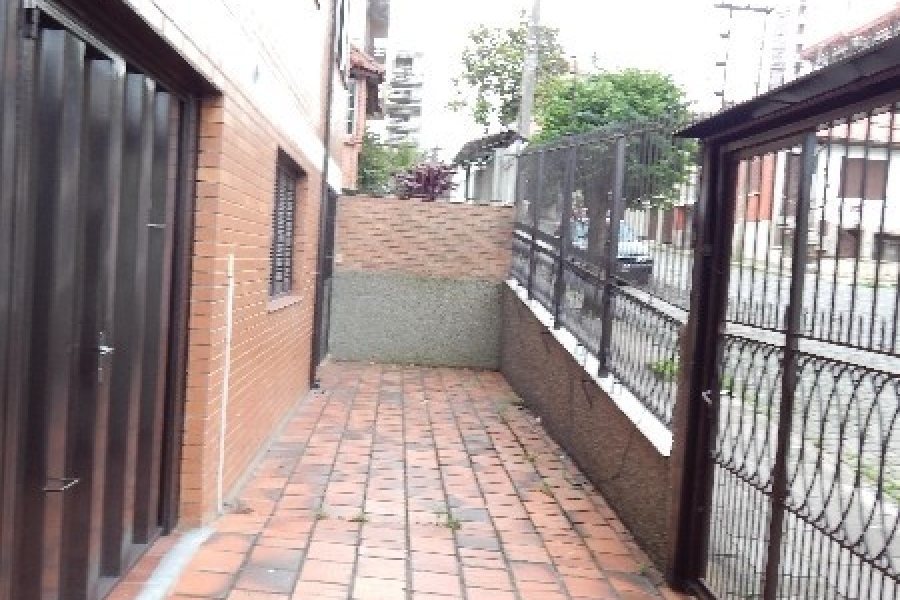 Casa com 265m², 4 dormitórios, 1 vaga, no bairro Panazzolo em Caxias do Sul para Comprar