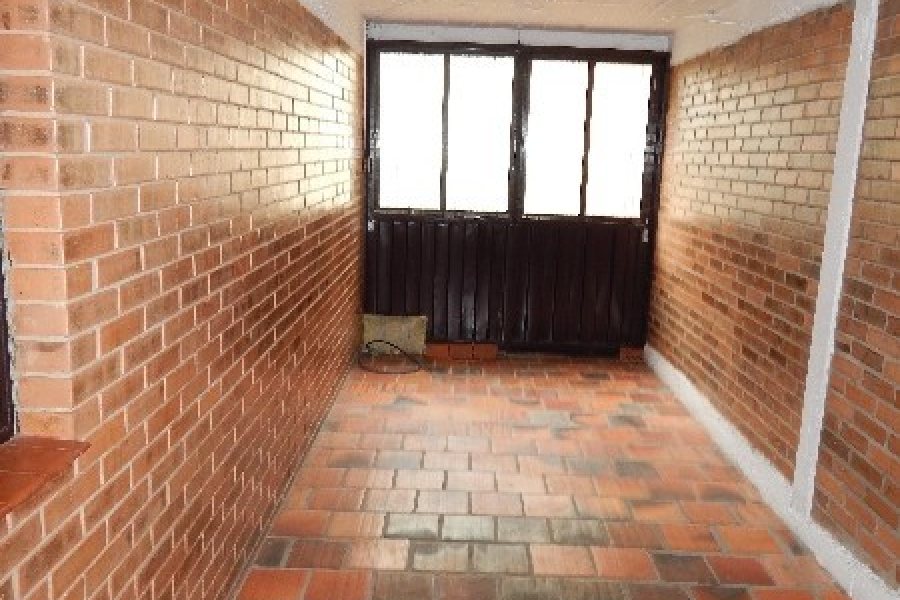 Casa com 265m², 4 dormitórios, 1 vaga, no bairro Panazzolo em Caxias do Sul para Comprar