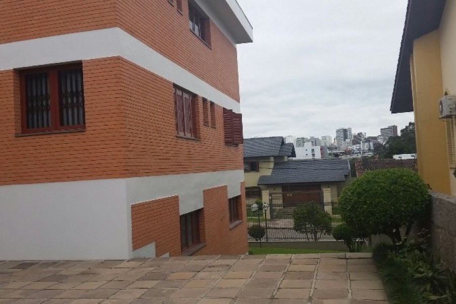 Apartamento com 164m², 3 dormitórios, 2 vagas, no bairro Cinqüentenário em Caxias do Sul para Comprar