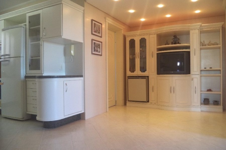 Apartamento com 164m², 3 dormitórios, 2 vagas, no bairro Cinqüentenário em Caxias do Sul para Comprar