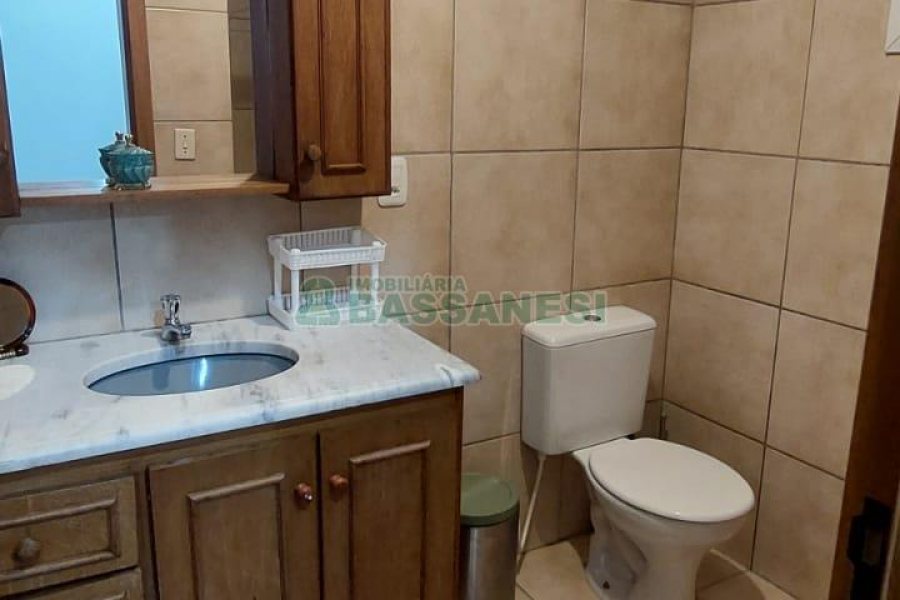 Apto Mobiliado com 42m², 1 dormitório, no bairro Lourdes em Caxias do Sul para Alugar