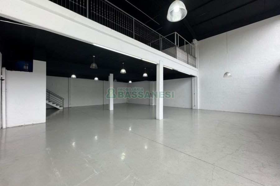 Loja com 360m², no bairro Esplanada em Caxias do Sul para Alugar