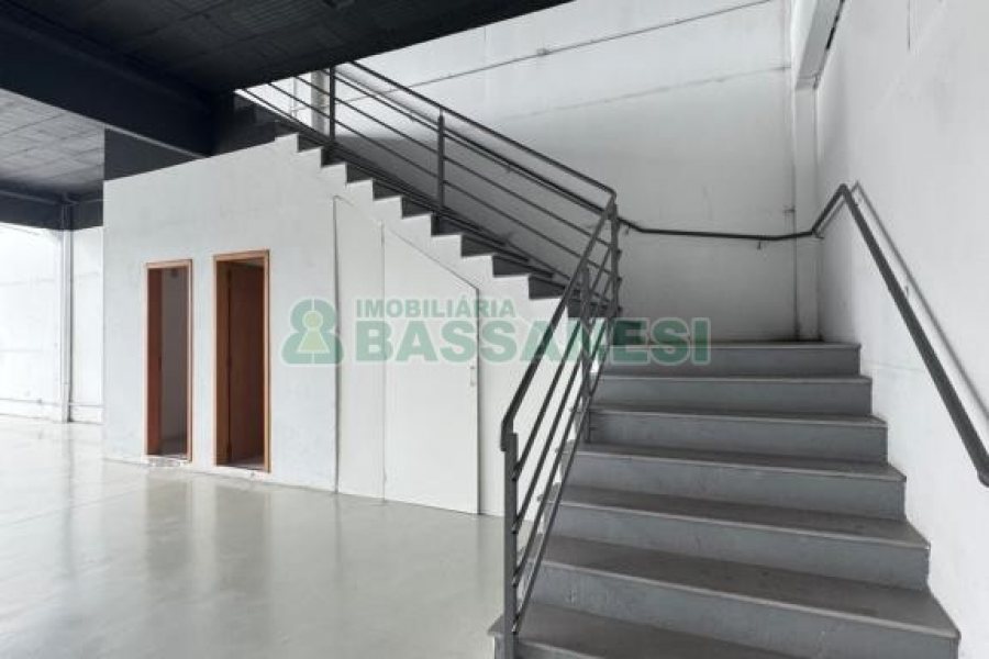 Loja com 360m², no bairro Esplanada em Caxias do Sul para Alugar
