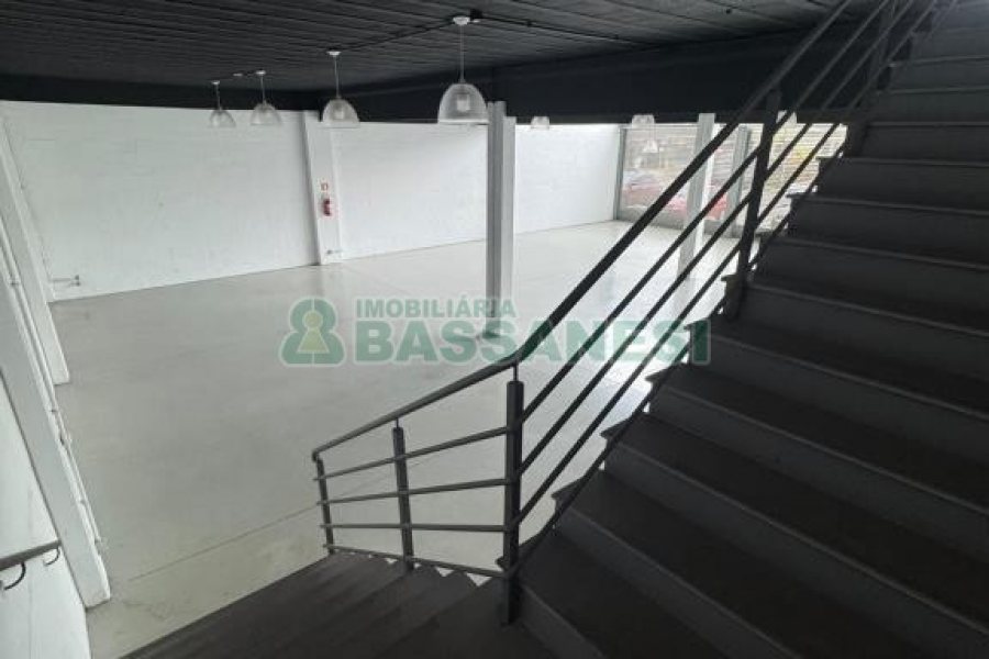 Loja com 360m², no bairro Esplanada em Caxias do Sul para Alugar