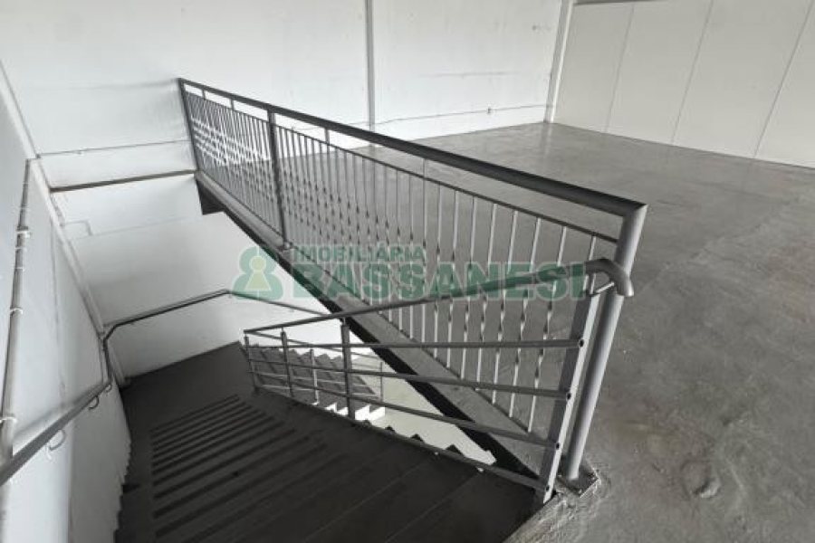 Loja com 360m², no bairro Esplanada em Caxias do Sul para Alugar