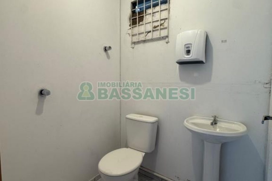 Loja com 360m², no bairro Esplanada em Caxias do Sul para Alugar