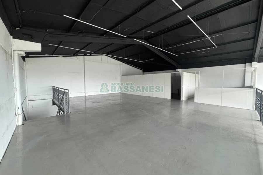 Loja com 360m², no bairro Esplanada em Caxias do Sul para Alugar