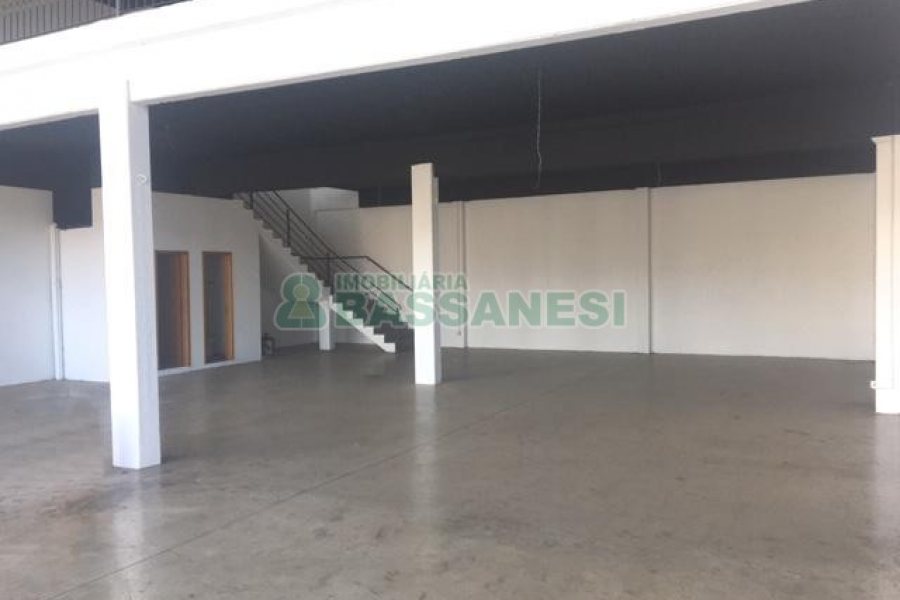 Loja com 360m², no bairro Esplanada em Caxias do Sul para Alugar