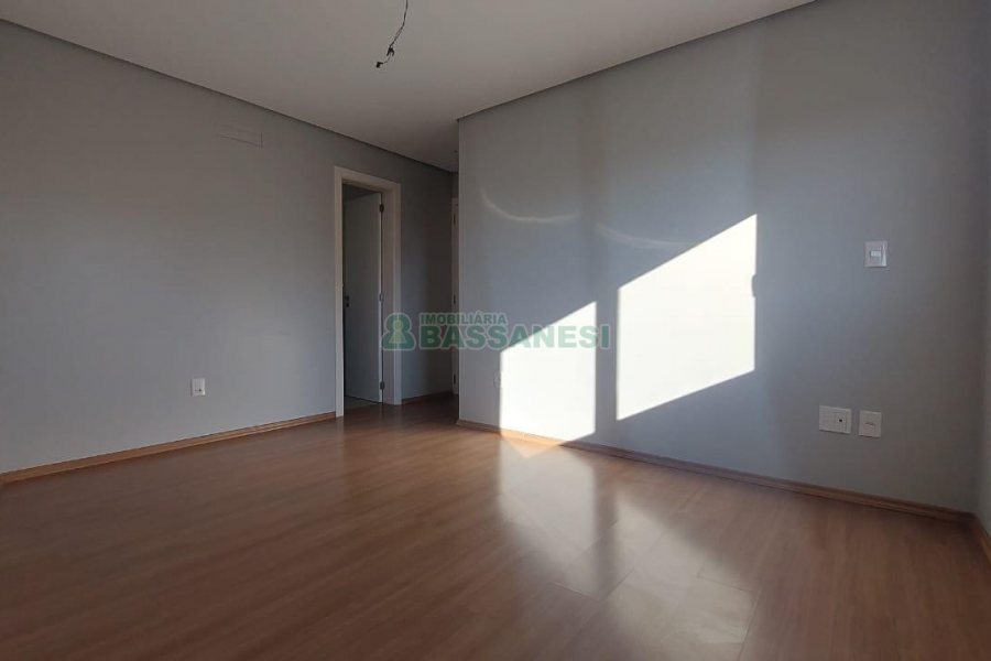 Apartamento com 84m², 3 dormitórios, 2 vagas, no bairro Rio Branco em Caxias do Sul para Alugar