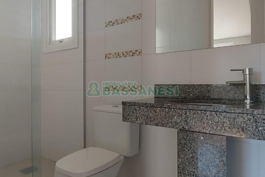 Apartamento com 84m², 3 dormitórios, 2 vagas, no bairro Rio Branco em Caxias do Sul para Alugar