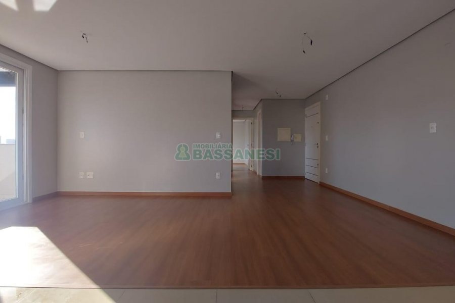 Apartamento com 84m², 3 dormitórios, 2 vagas, no bairro Rio Branco em Caxias do Sul para Alugar