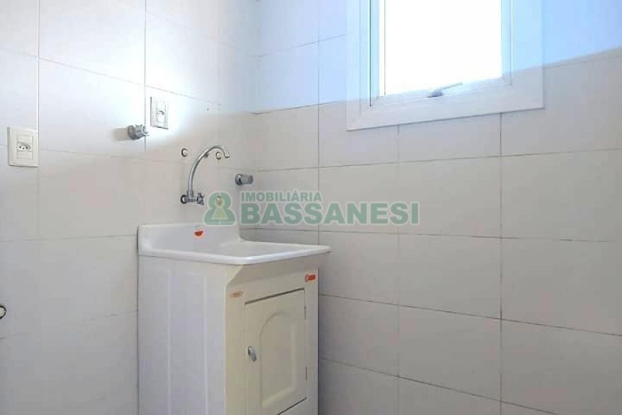 Apartamento com 84m², 3 dormitórios, 2 vagas, no bairro Rio Branco em Caxias do Sul para Alugar