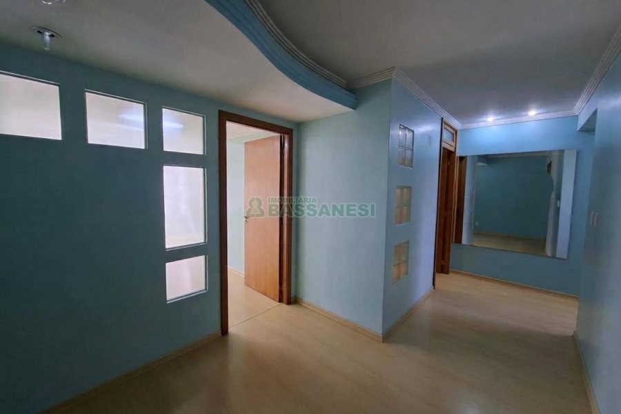 Sala com 60m², no bairro Centro em Caxias do Sul para Alugar