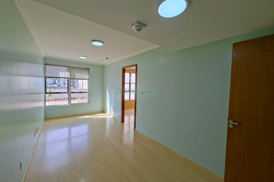 Sala com 60m², no bairro Centro em Caxias do Sul para Alugar