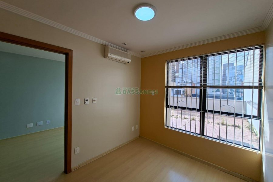 Sala com 60m², no bairro Centro em Caxias do Sul para Alugar