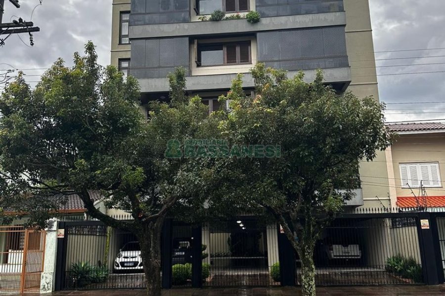 Apto Mobiliado com 91m², 3 dormitórios, 1 vaga, no bairro Jardelino Ramos em Caxias do Sul para Comprar