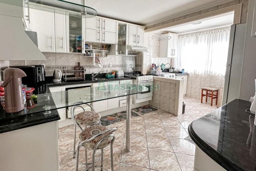 Apto Mobiliado com 91m², 3 dormitórios, 1 vaga, no bairro Jardelino Ramos em Caxias do Sul para Comprar