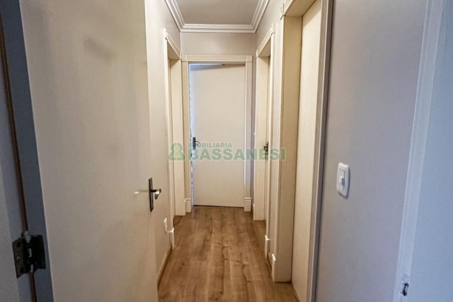 Apto Mobiliado com 91m², 3 dormitórios, 1 vaga, no bairro Jardelino Ramos em Caxias do Sul para Comprar