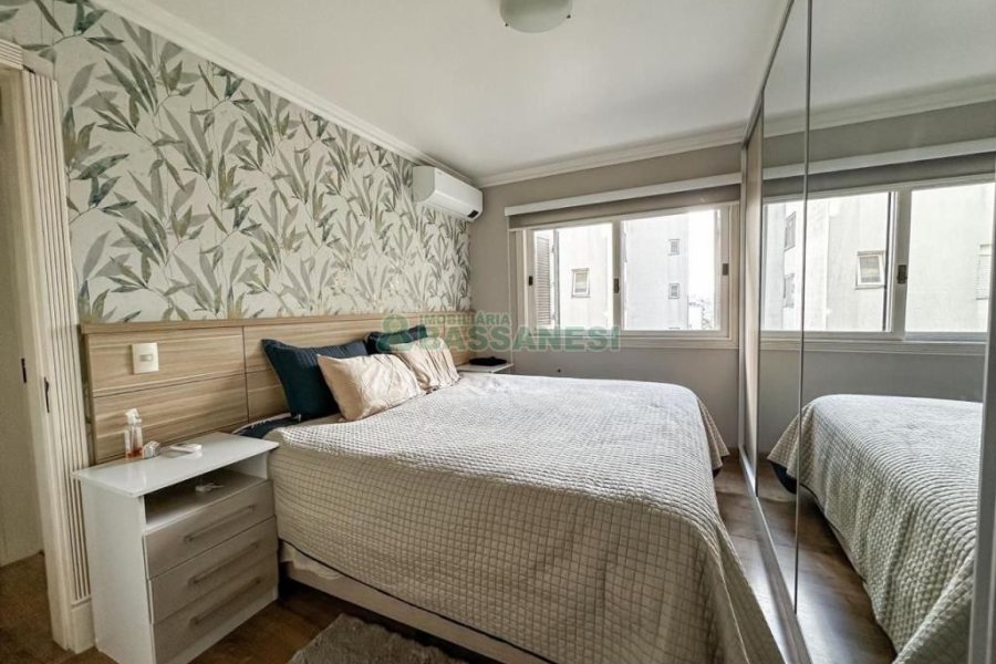 Apto Mobiliado com 91m², 3 dormitórios, 1 vaga, no bairro Jardelino Ramos em Caxias do Sul para Comprar